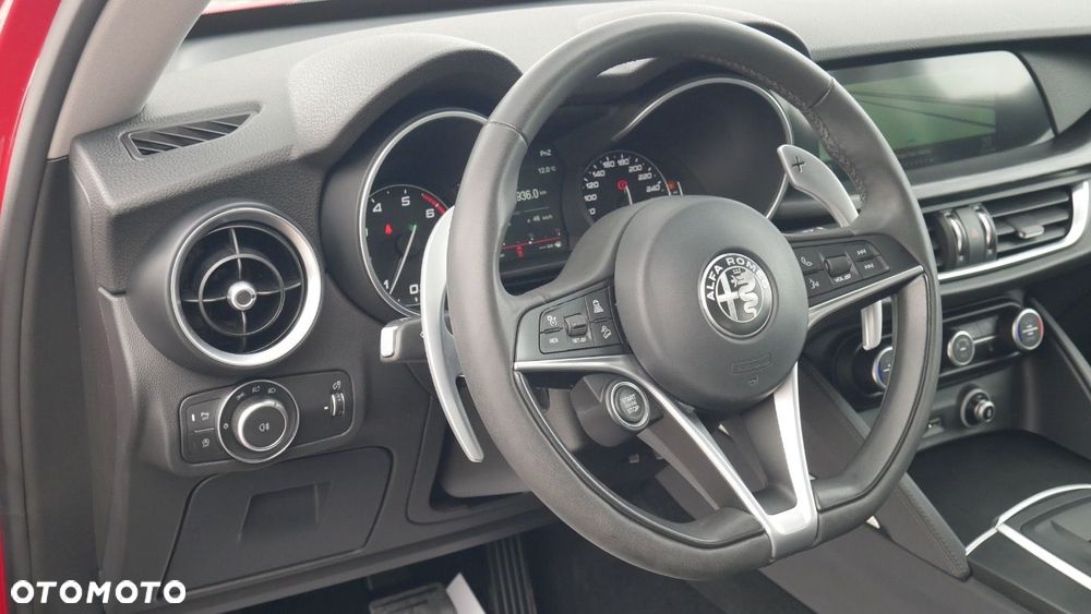 Alfa Romeo Stelvio - 12