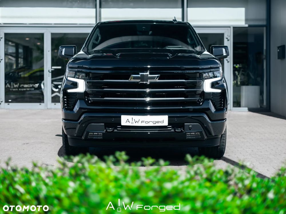 Chevrolet Silverado - 3