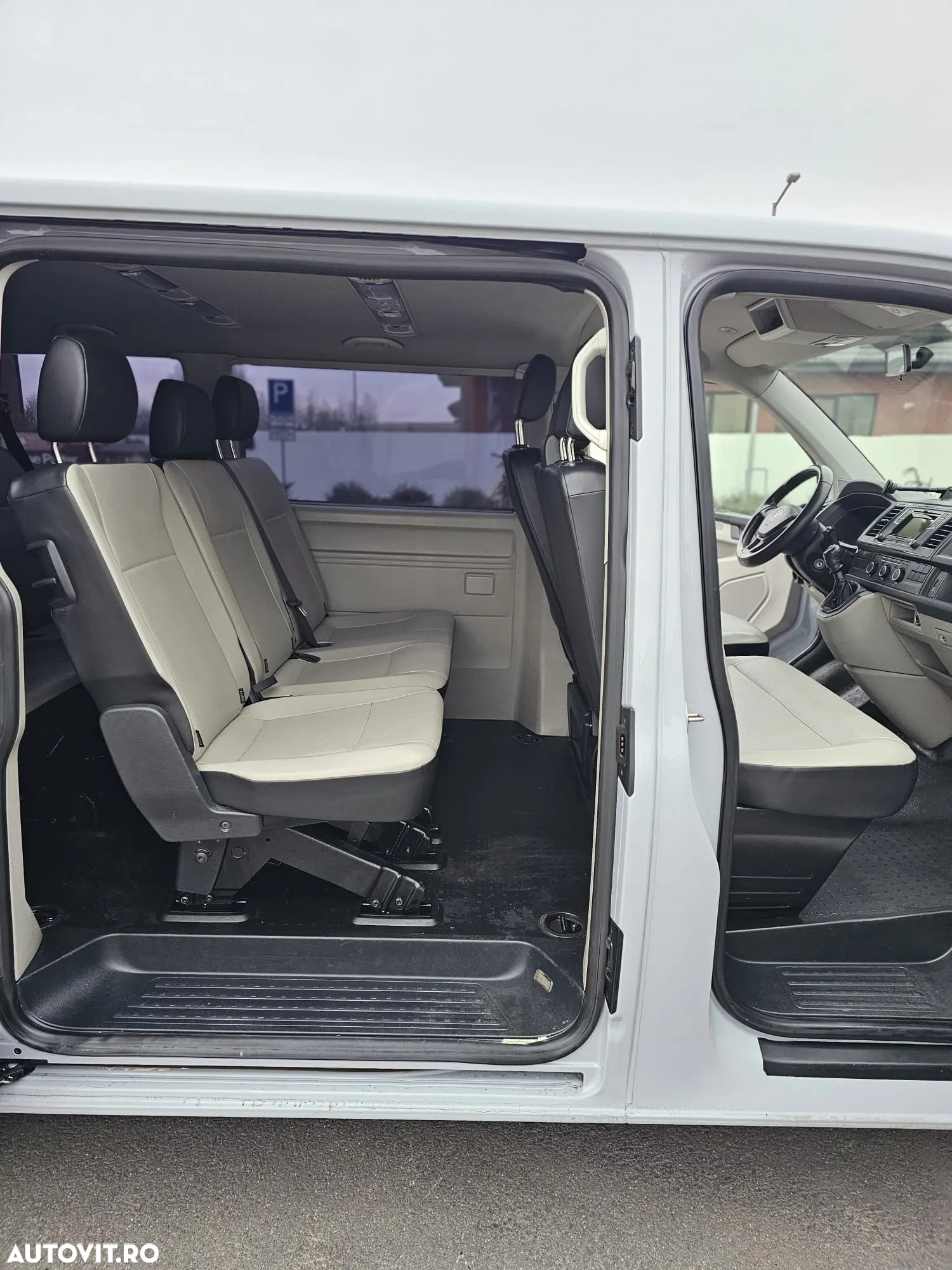 Volkswagen Caravelle - 14