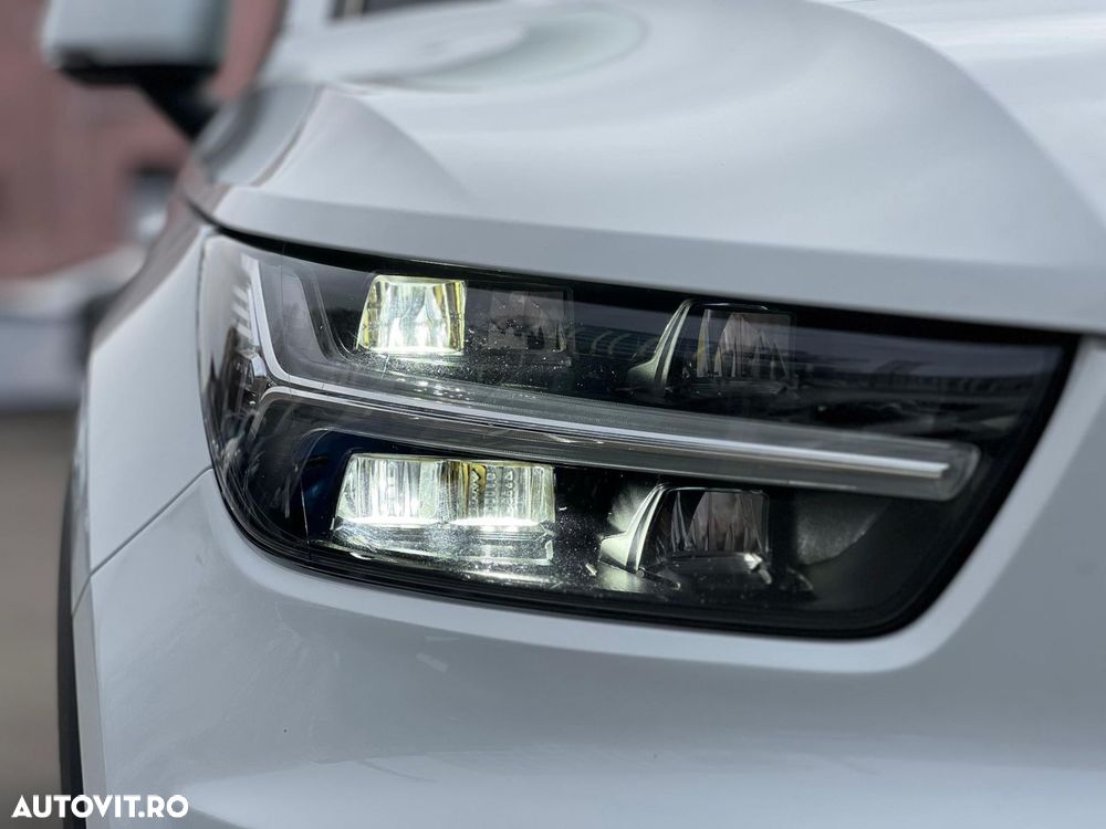 Volvo XC 40 B4 AT8 Mild Hybrid Momentum Pro - 8