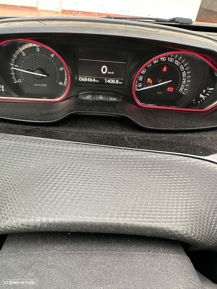 Peugeot 2008 1.6 BlueHDi GT Line - 18