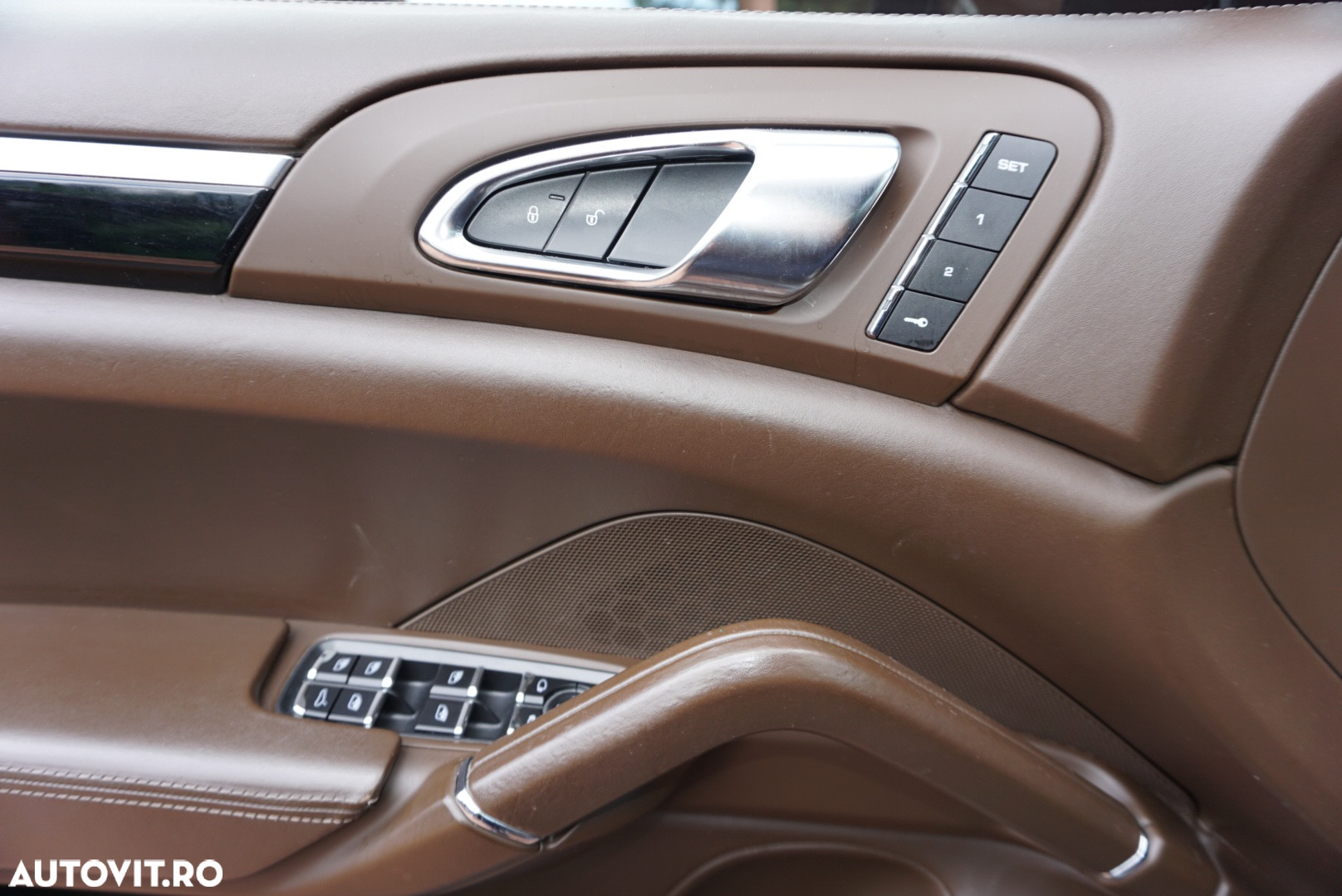 Porsche Cayenne 3.0 L - 12