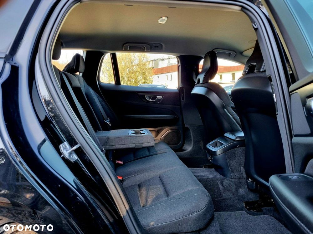 Volvo V60 D4 Momentum - 12