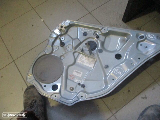 Elevador Manual 6Q4839402F VW POLO 2006 1.4TDI 70CV 5P CINZA TD VW POLO 4 9N FASE 2 2009 1.4TDI 70CV 5P CINZENTO TD - 5