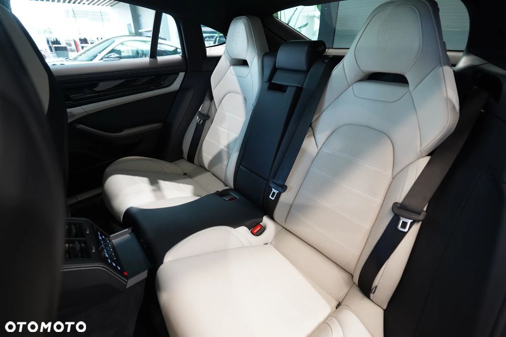 Porsche Panamera 4S E-Hybrid PHEV - 11