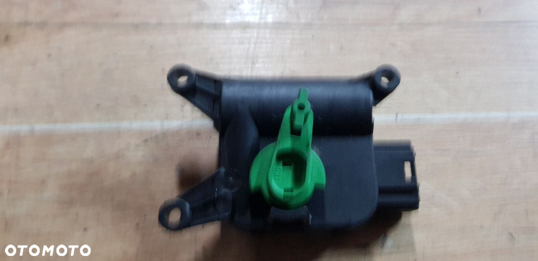 AUDI A4 B6 SILNICZEK NAGRZEWNICY 0132801303 - 2