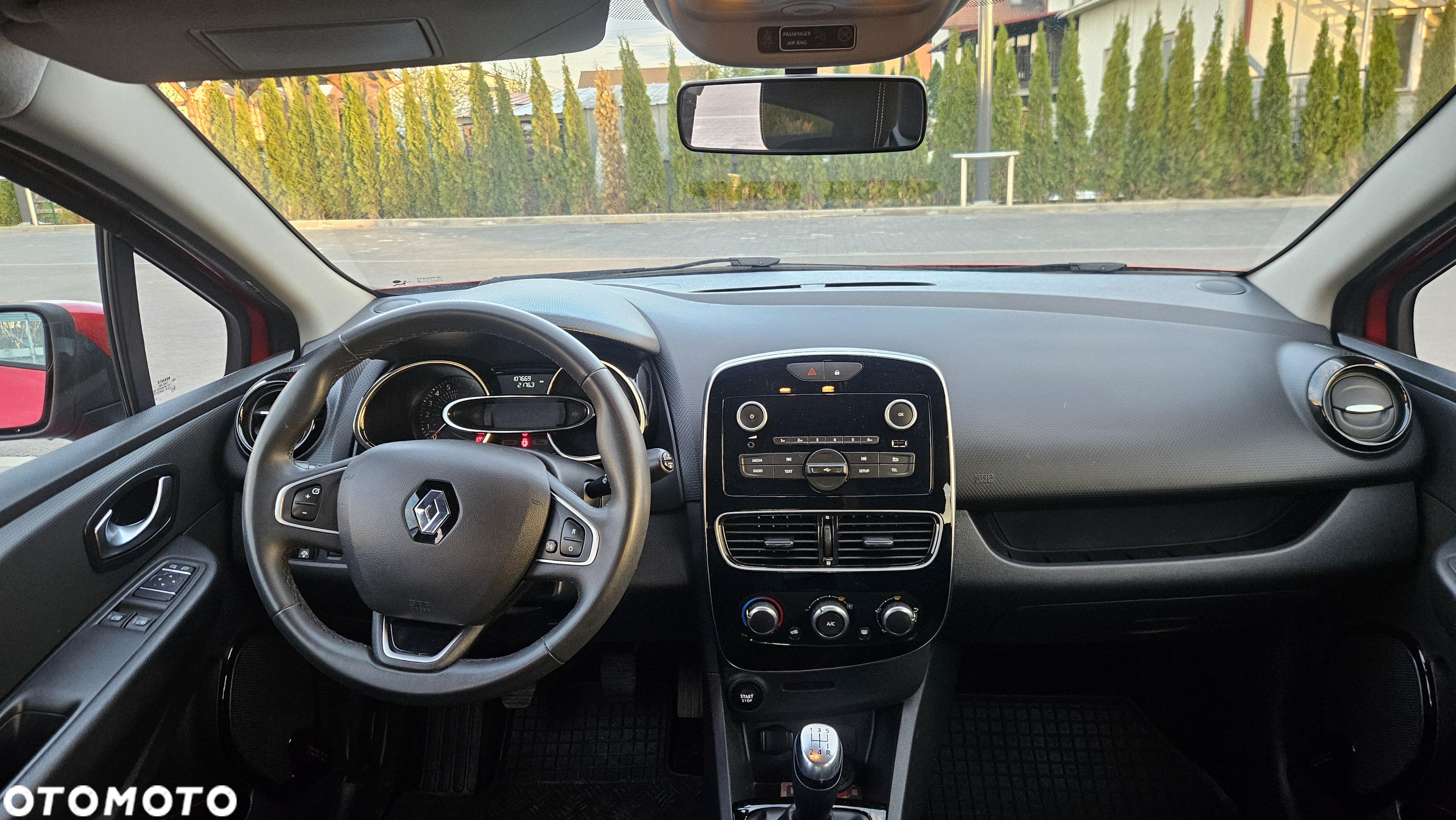 Renault Clio 1.2 16V 75 Life - 17