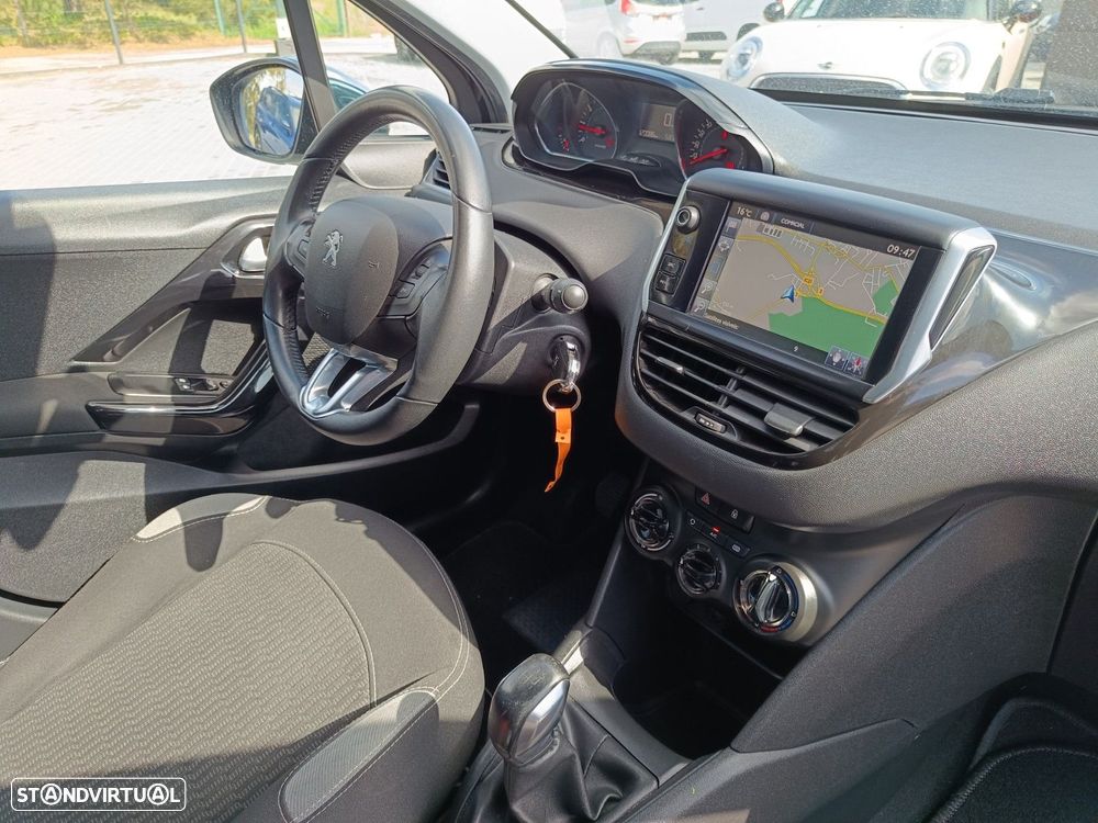 Peugeot 208 1.2 VTi SE Style - 18
