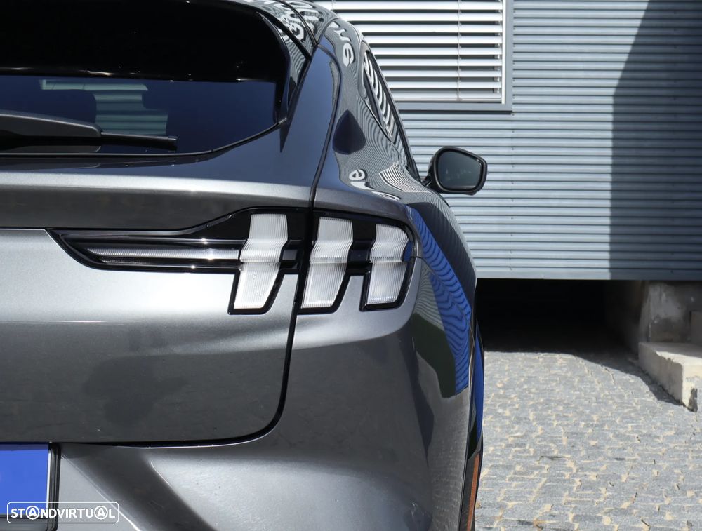 Ford Mustang Mach-E AWD PREMIUM - 17