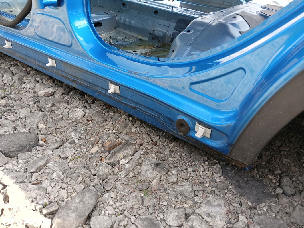 PRÓG LEWY SŁUPEK ŚRODKOWY MERCEDES GLA X156 KOD LAKIERU 162 - 4