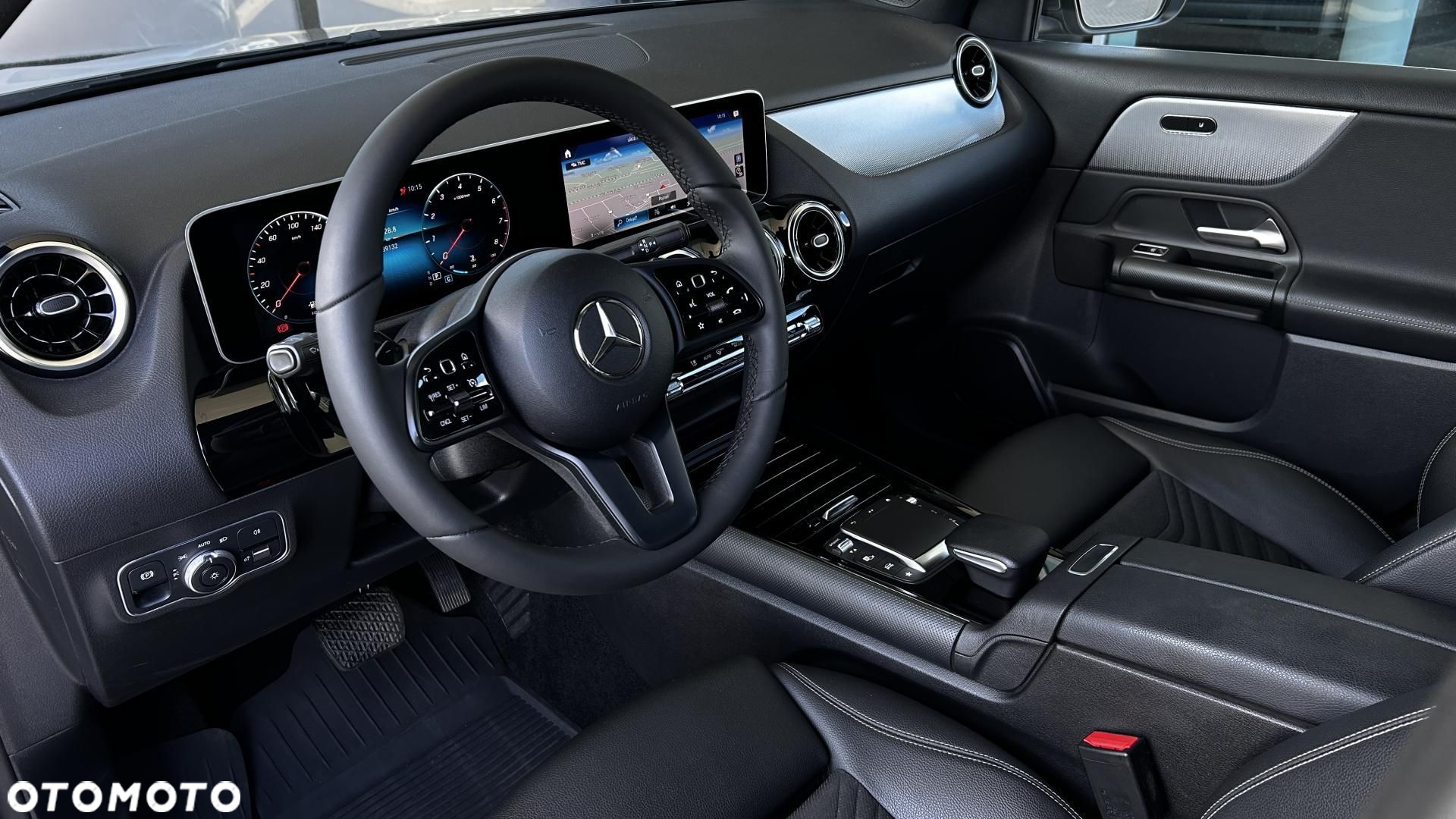 Mercedes-Benz GLA 200 - 11
