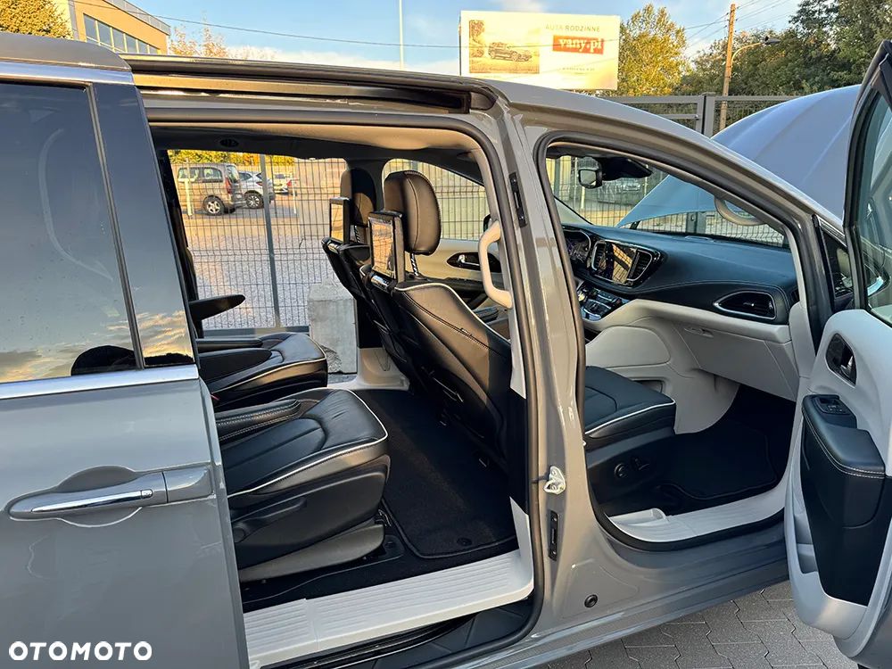 Chrysler Pacifica - 21