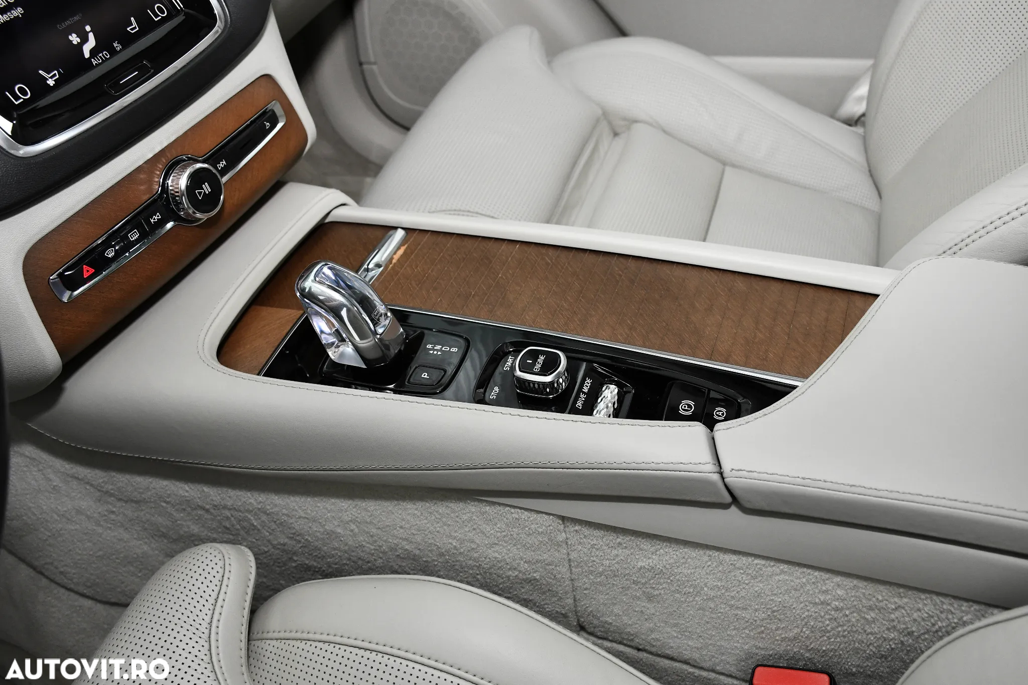 Volvo XC 90 T8 AWD Twin Engine Geartronic Inscription - 32