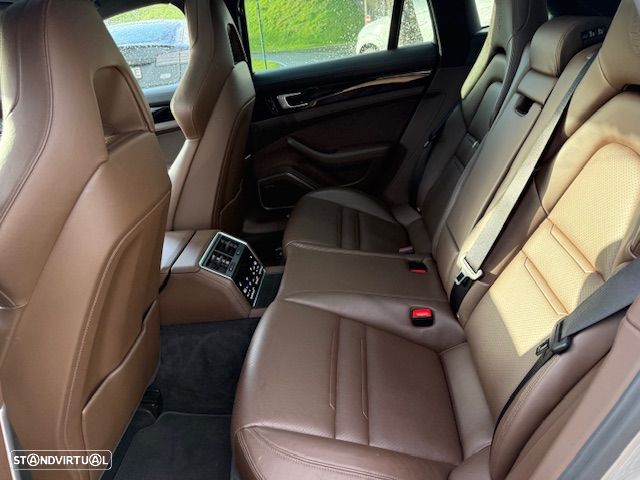 Porsche Panamera Sport Turismo - 25