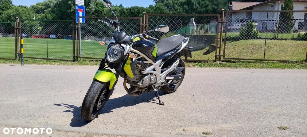 Suzuki Gladius - 2
