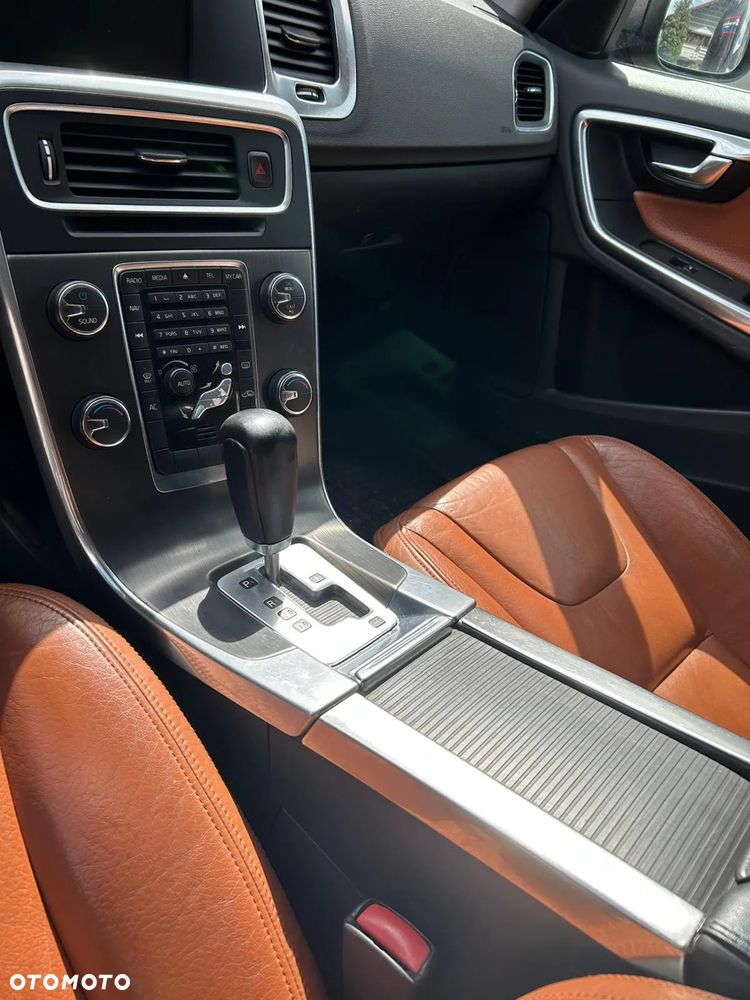 Volvo V60 D5 AWD Summum - 11