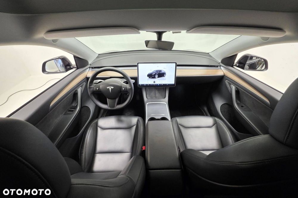 Tesla Model Y Long Range AWD - 19
