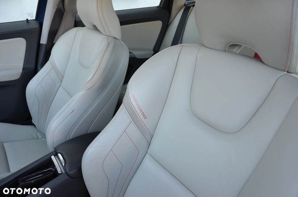 Volvo XC 60 D3 Drive-E Ocean Race - 15