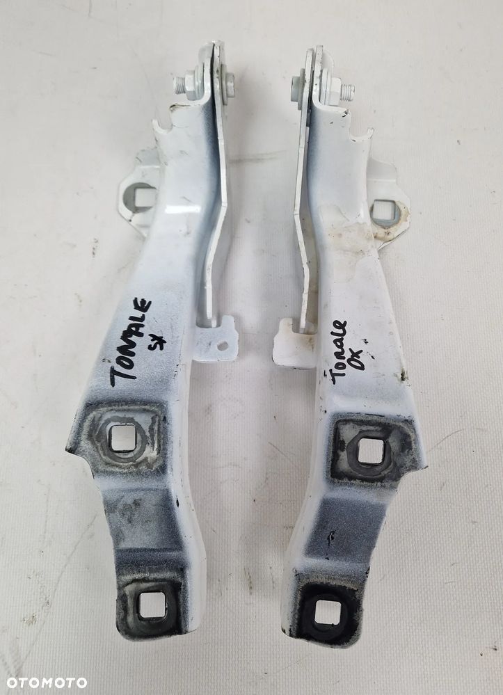 Prawy zawias maski Alfa Romeo Tonale