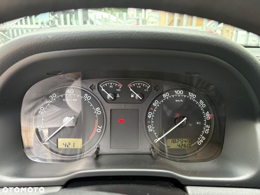 Skoda Octavia 1.6 Tour - 10