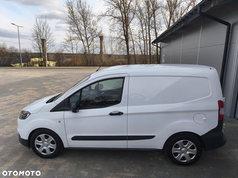 Ford Transit Courier - 13
