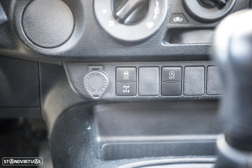 Toyota Hilux 2.4 D-4D 2WD CD CM - 11
