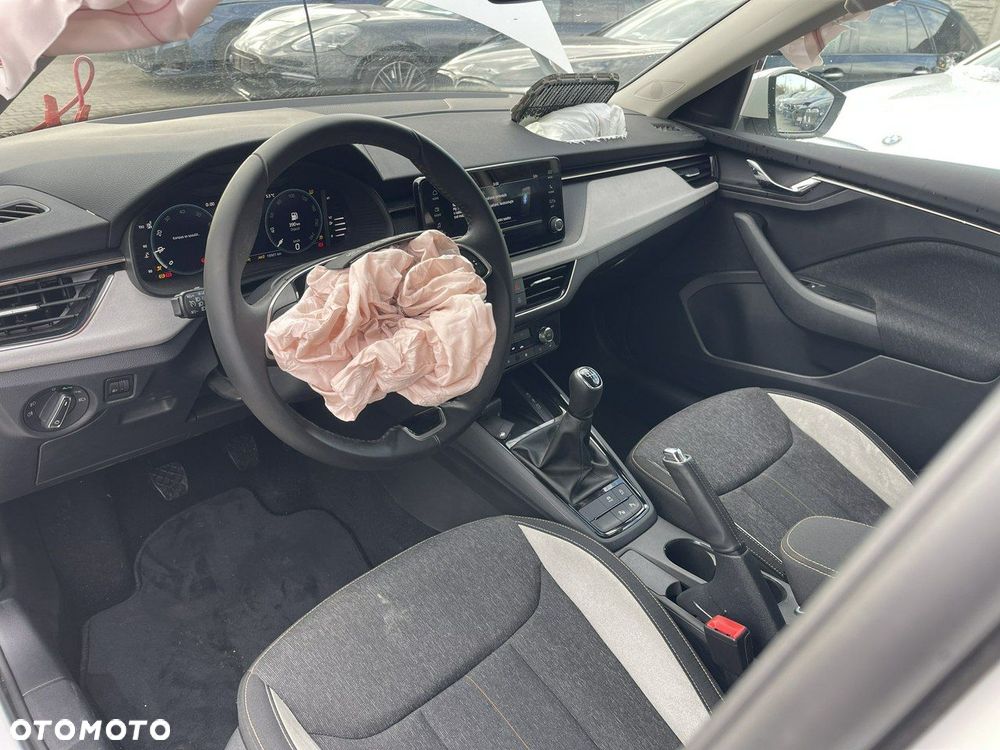 Skoda Kamiq 1.0 TSI Essence - 9