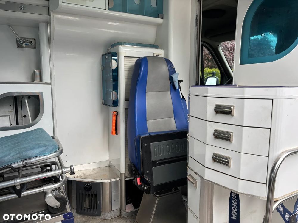 Renault Master F3500**Klimatyzacja**Ambulans - 18