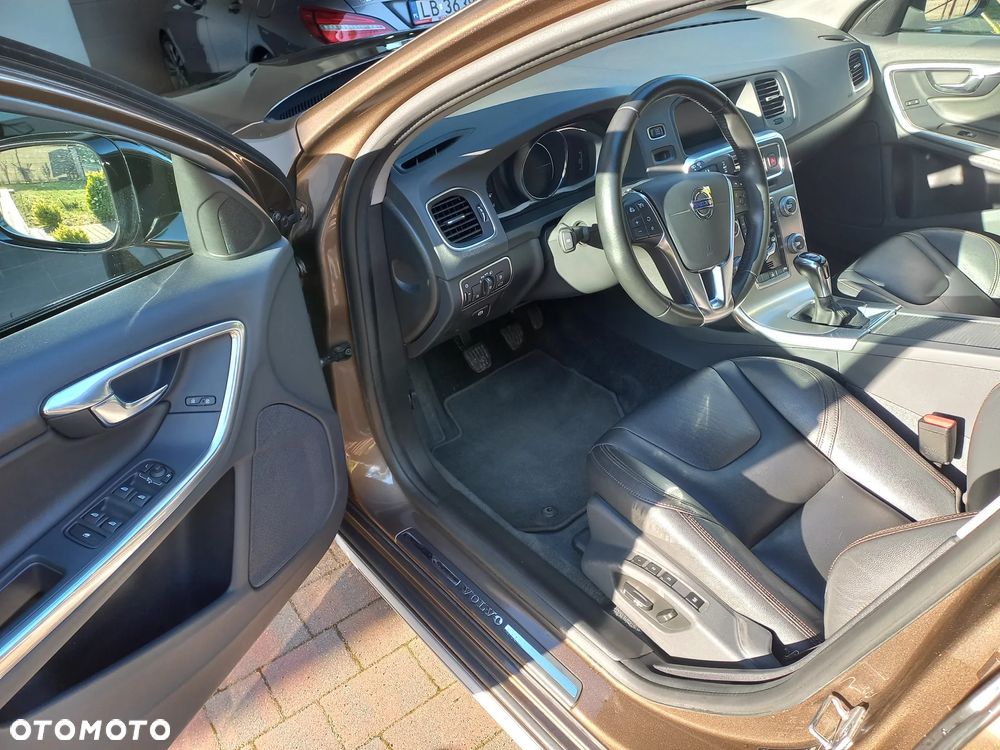 Volvo V60 Cross Country D3 Drive-E Momentum - 27