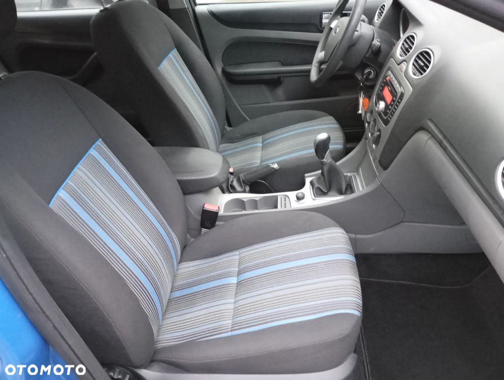 Ford Focus 1.6 16V Trend - 32