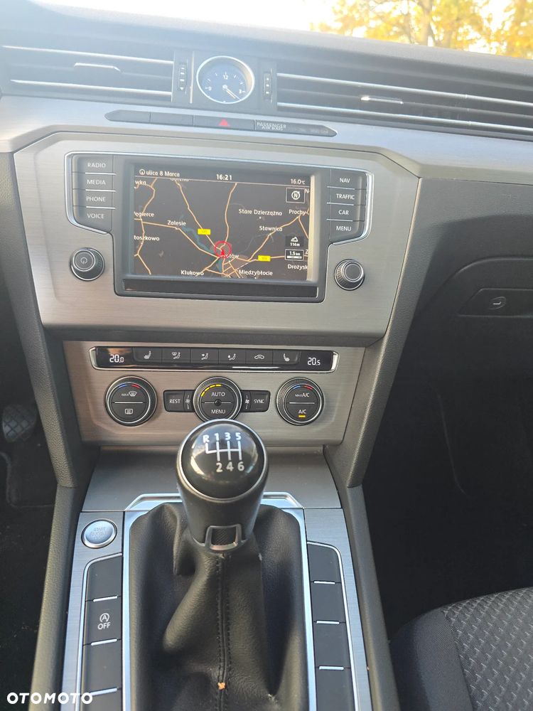 Volkswagen Passat - 8
