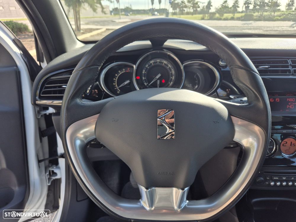 Citroën DS3 Cabrio 1.2 VTi So Chic - 4