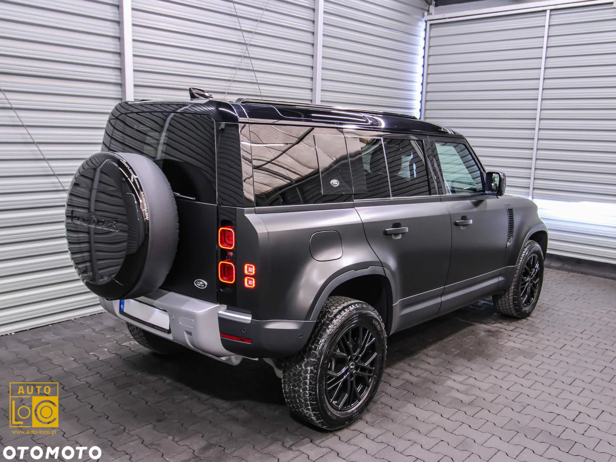 Land Rover Defender - 8