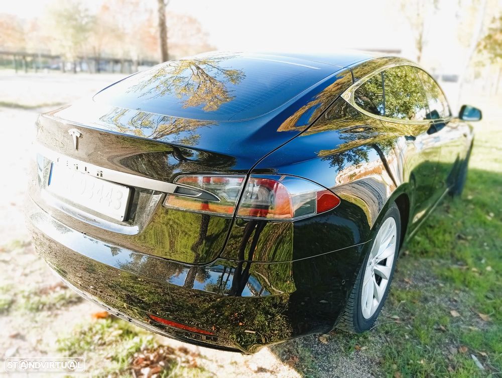 Tesla Model S - 18