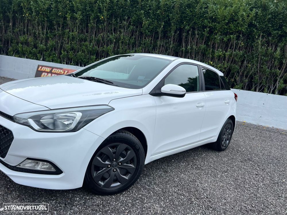 Hyundai i20 1.1 CRDi Urban - 14