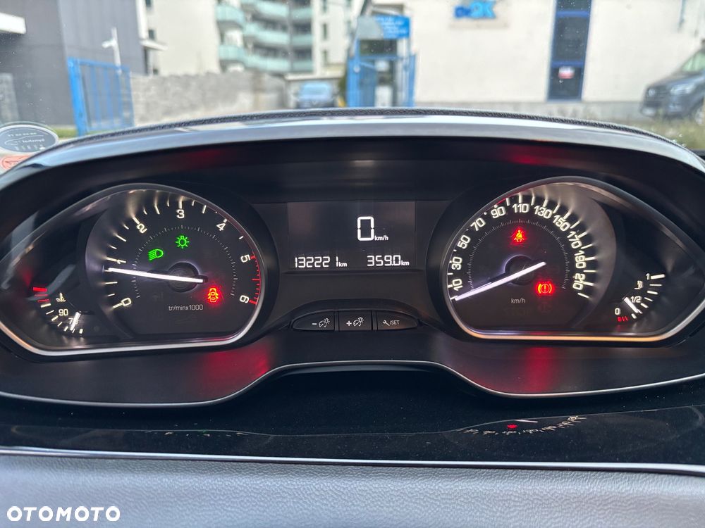 Peugeot 208 1.6 BlueHDi Allure S&S - 37