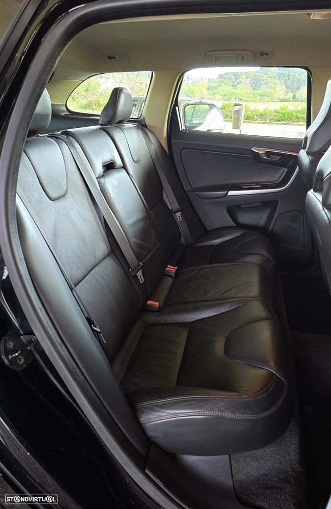 Volvo XC 60 2.4D AWD Aut. Summum - 8