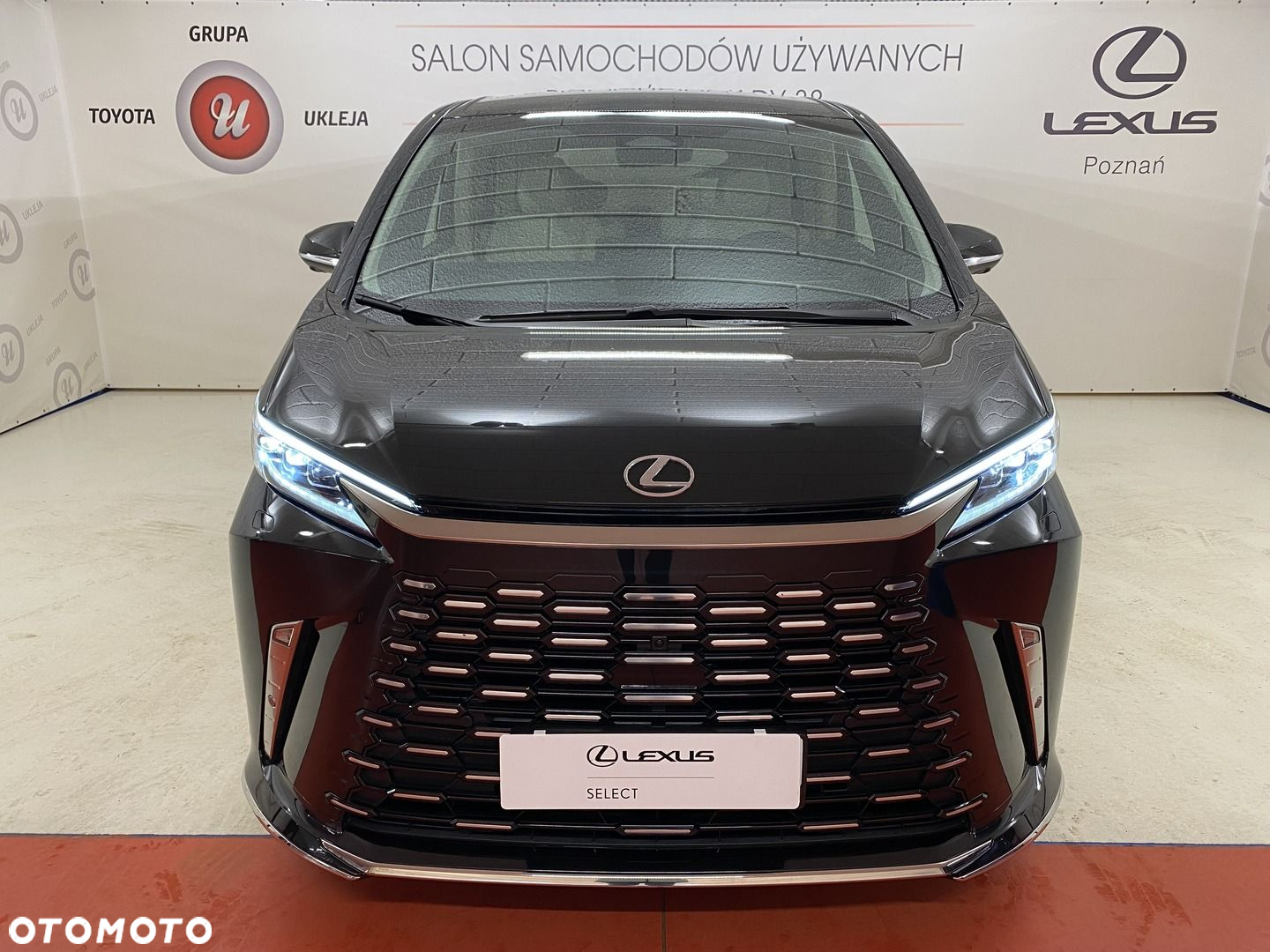 Lexus LM - 6