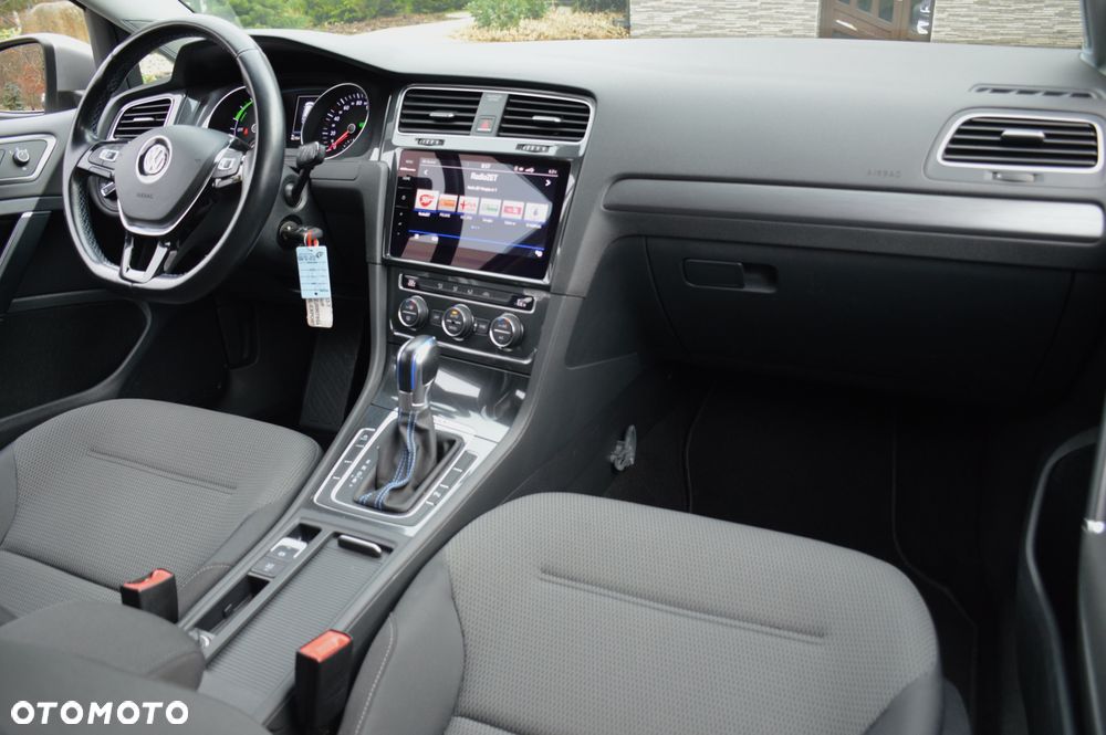 Volkswagen Golf - 25