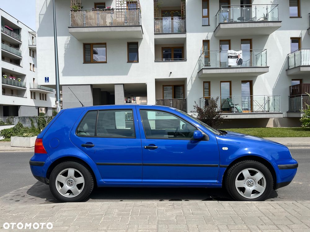 Volkswagen Golf 1.6 Trendline - 1