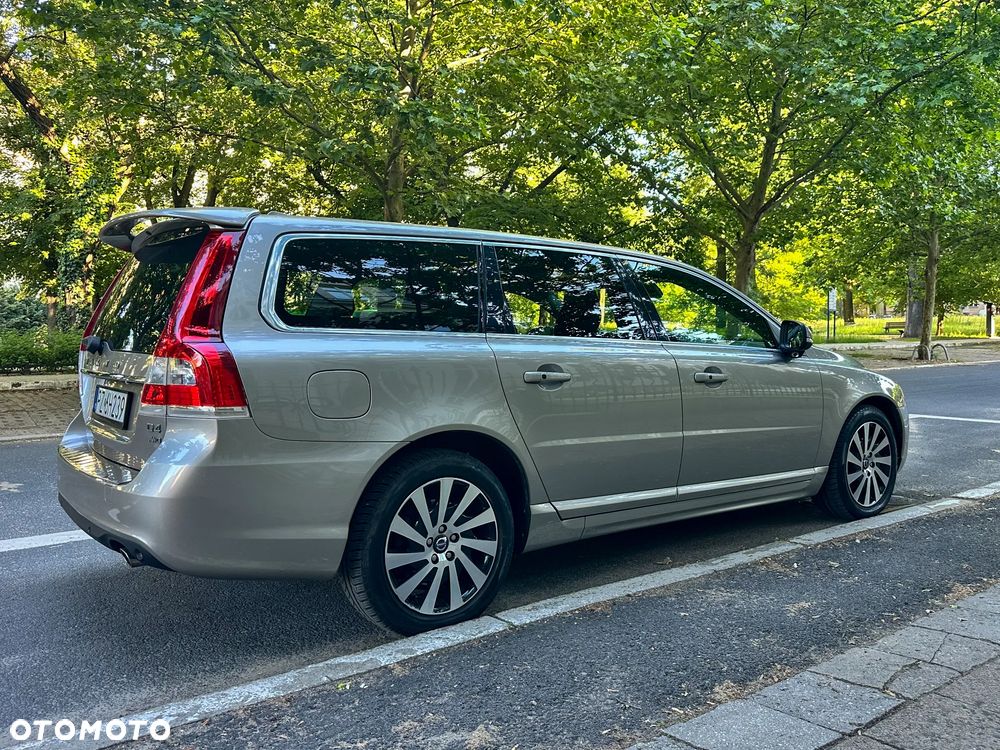 Volvo V70 D5 AWD Summum - 8