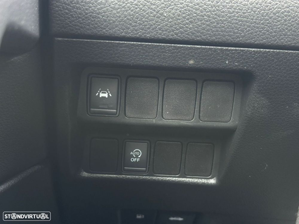 Nissan Qashqai 1.5 dCi N-Connecta 18 - 16