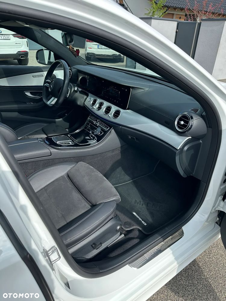 Mercedes-Benz Klasa E 300 d 4Matic T 9G-TRONIC AMG Line - 9