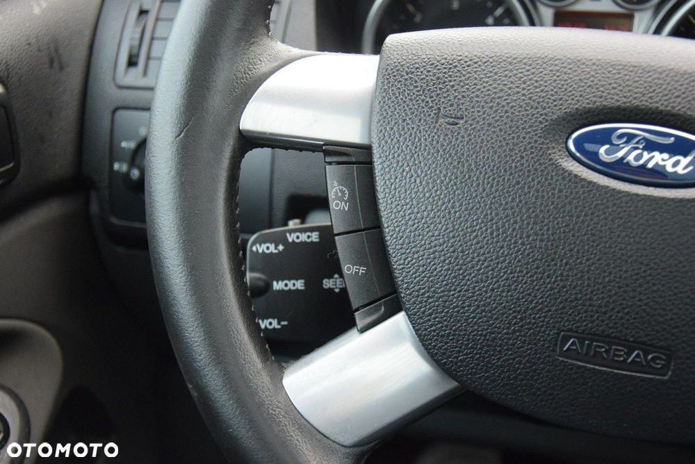 Ford Kuga - 38