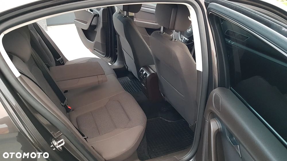 Volkswagen Passat 2.0 TDI DPF Highline - 15
