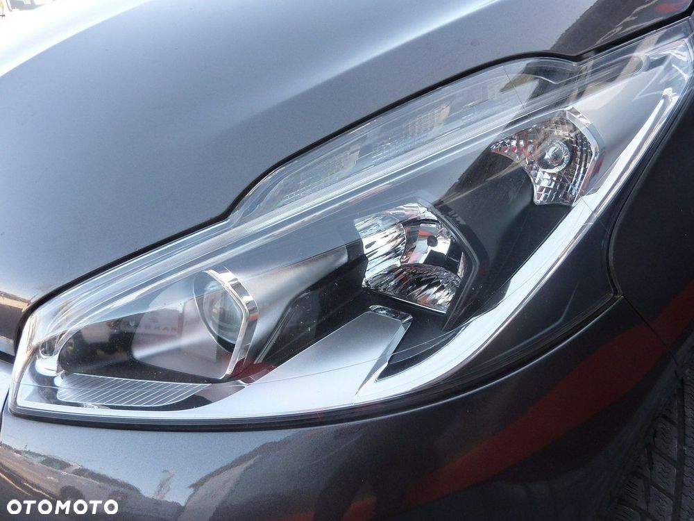 Peugeot 208 - 39