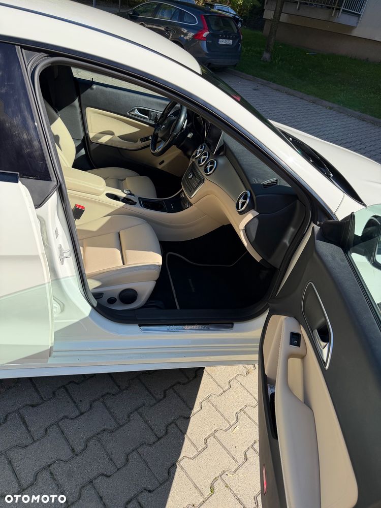 Mercedes-Benz CLA 250 7G-DCT Urban - 14
