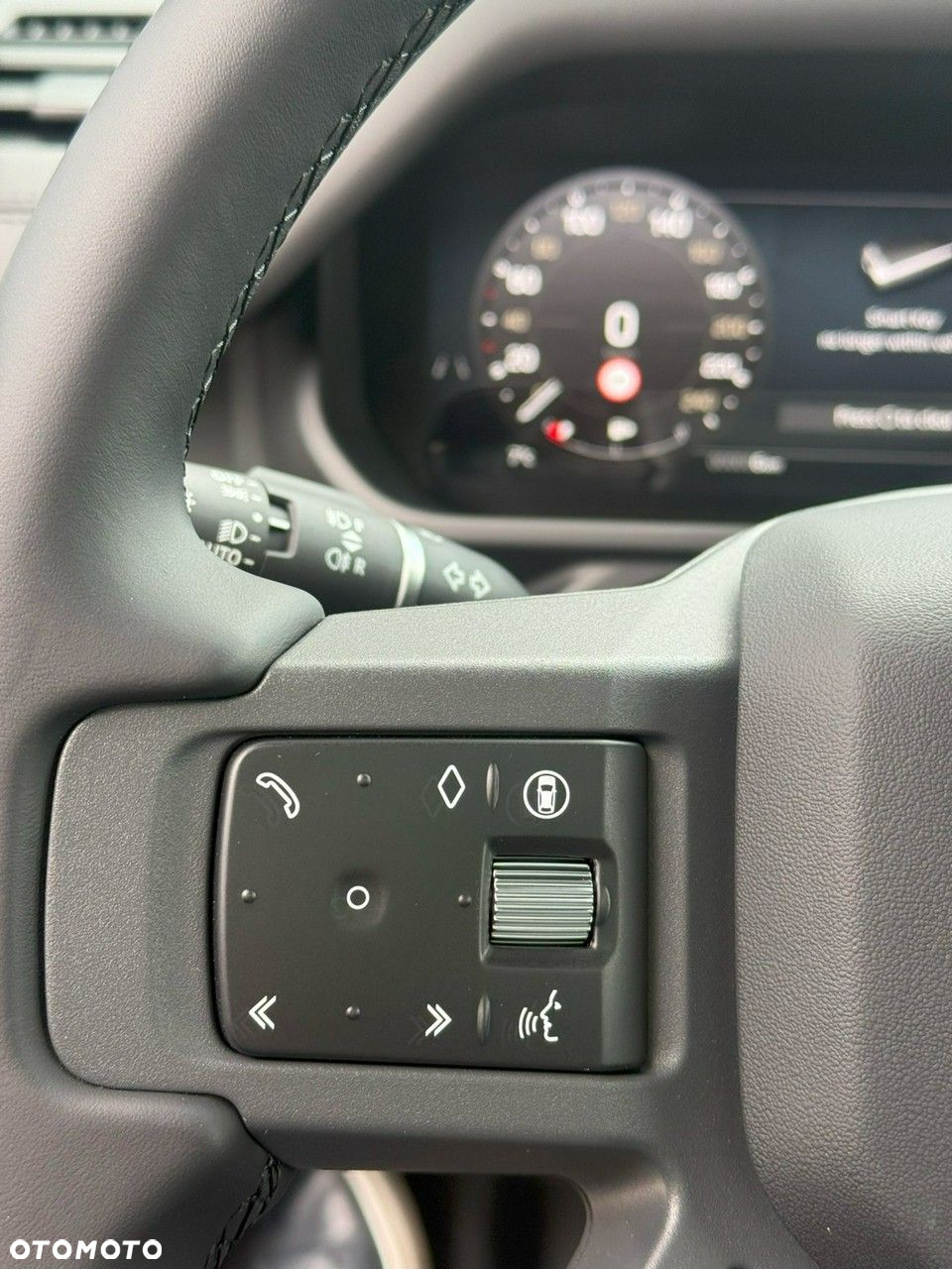 Land Rover Defender - 16