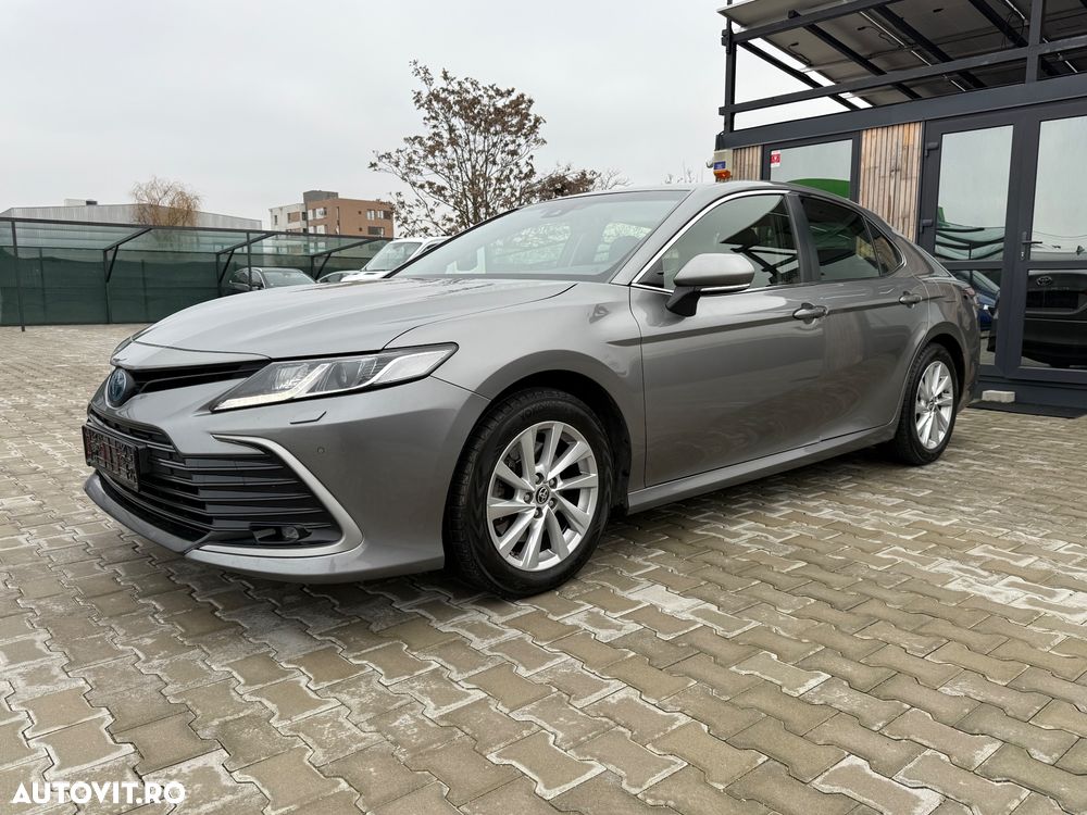 Toyota Camry Luxury - 5