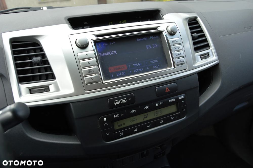 Toyota Hilux 3.0 D-4D SR5 - 19